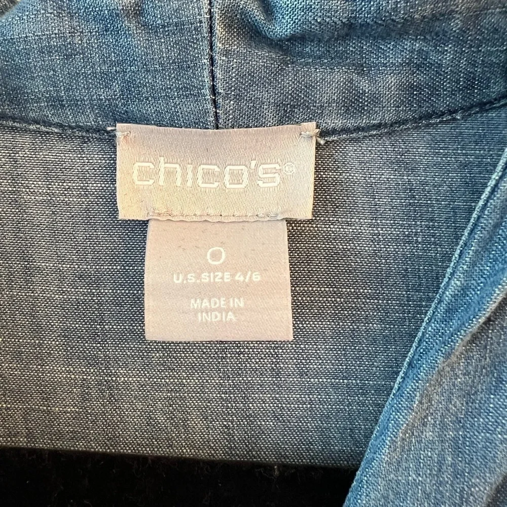 💕 Chico's Embroidered-Sleeve Top Denim Blue Size 0 - Picture 8 of 10